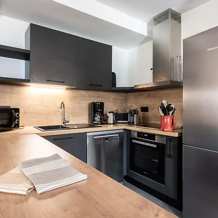 8 Pers, 86m², A 50m Des Pistes Et Commerces A Montalbert, Parking Et Wifi Inclus Apartment